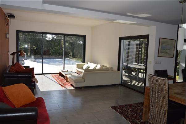 Maison contemporaine - 287 m² - 10 pièces