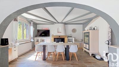 Maison - 246 m² - 7 pièces