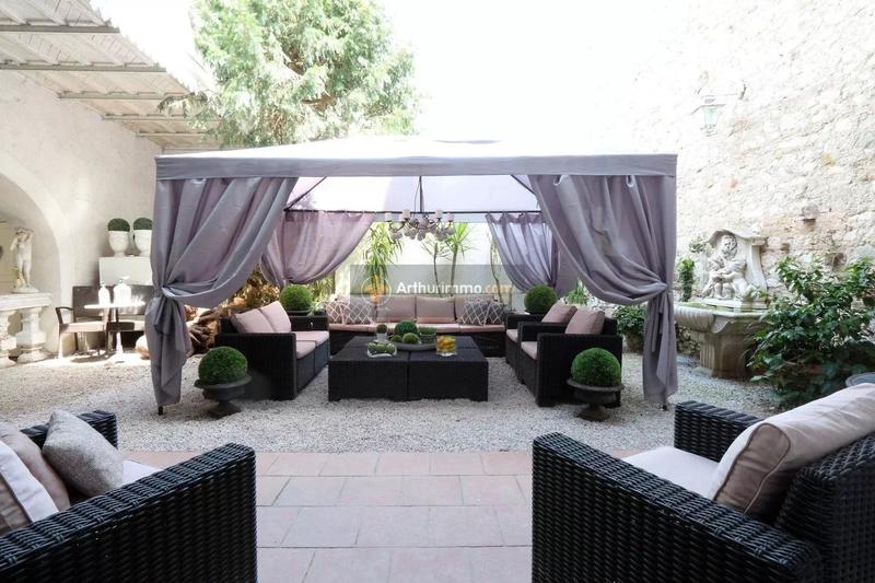 Maison - 600 m² - 15 pièces