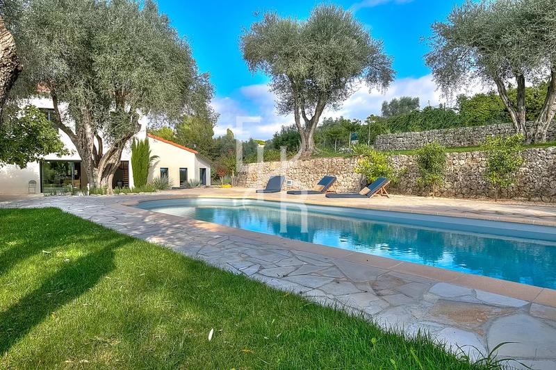 Maison - 295 m² - 7 pièces