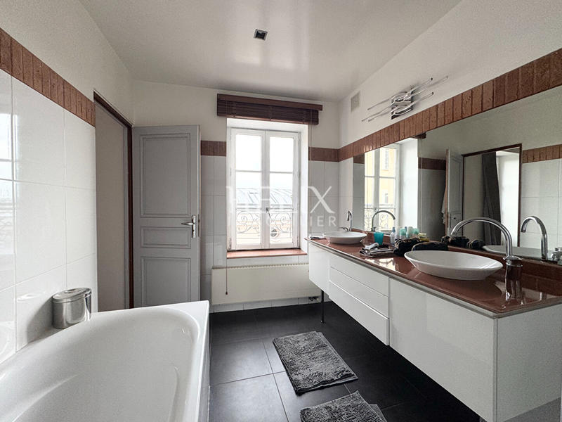 Appartement - 130 m² - 4 pièces