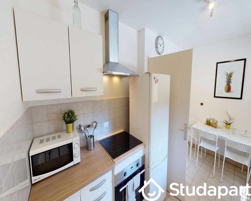 Chambre - 100 m² - 1 pièce