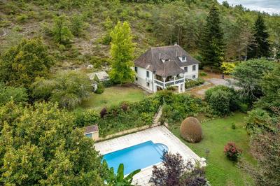 Maison - 307 m² - 11 pièces