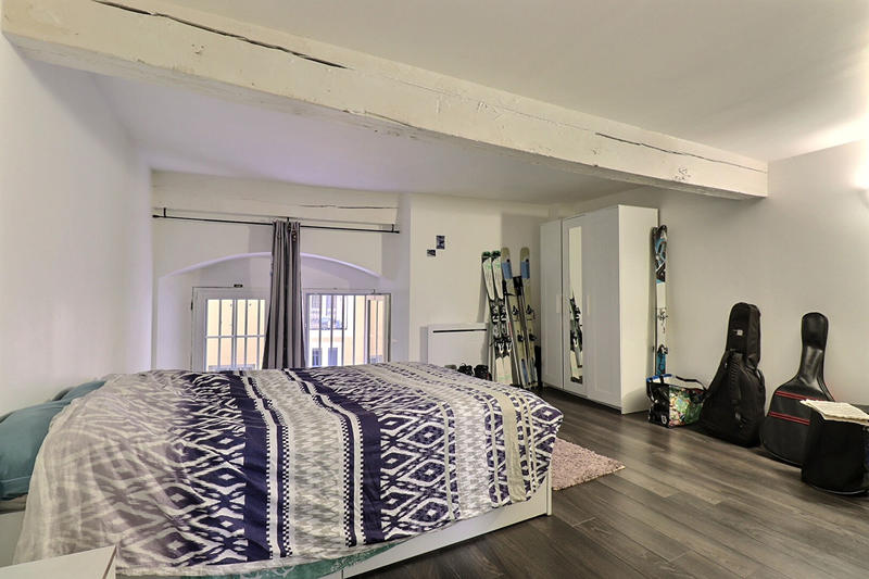 Appartement - 240 m² - 9 pièces