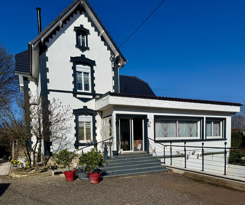 Maison - 206 m² - 9 pièces