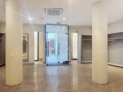 Local commercial - 136 m² - 2 pièces