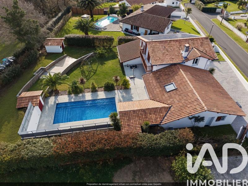 Maison - 225 m² - 9 pièces