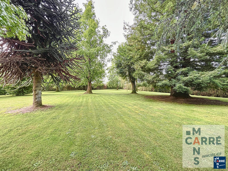 Maison traditionnelle - 275 m² - 7 pièces