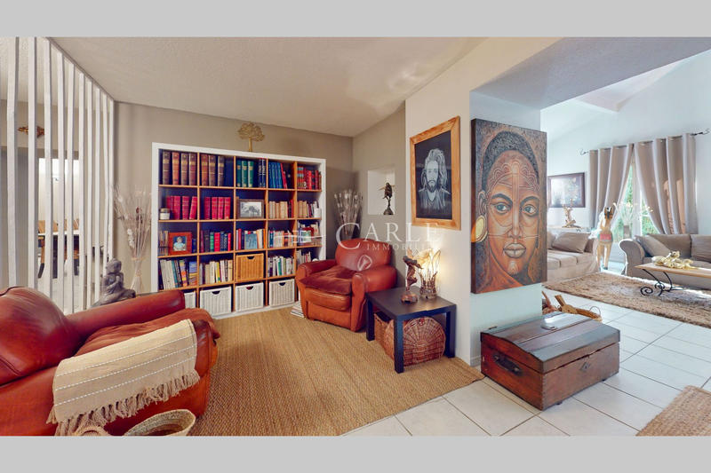 Maison - 330 m² - 8 pièces