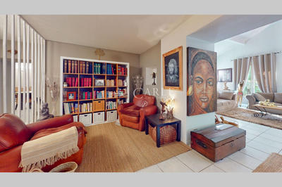 Maison - 330 m² - 8 pièces