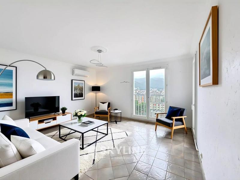 Appartement - 80 m² - 5 pièces