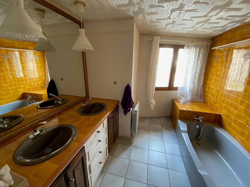 Maison - 233 m² - 5 pièces