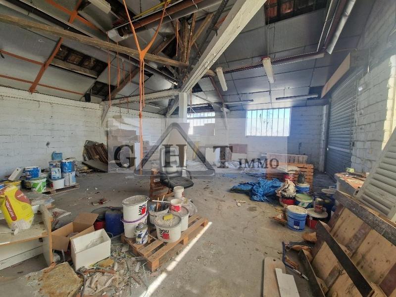 Terrain industriel - 2 600 m²