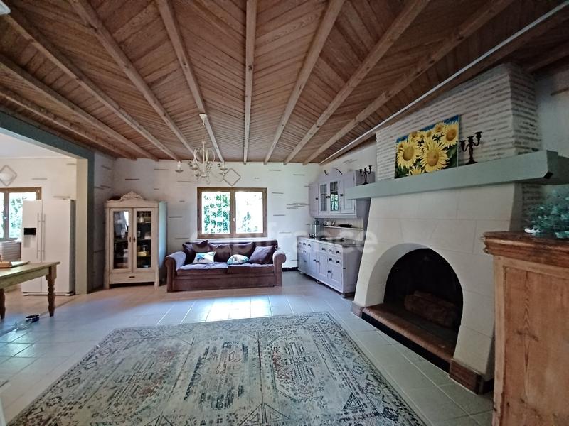 Maison - 370 m² - 11 pièces