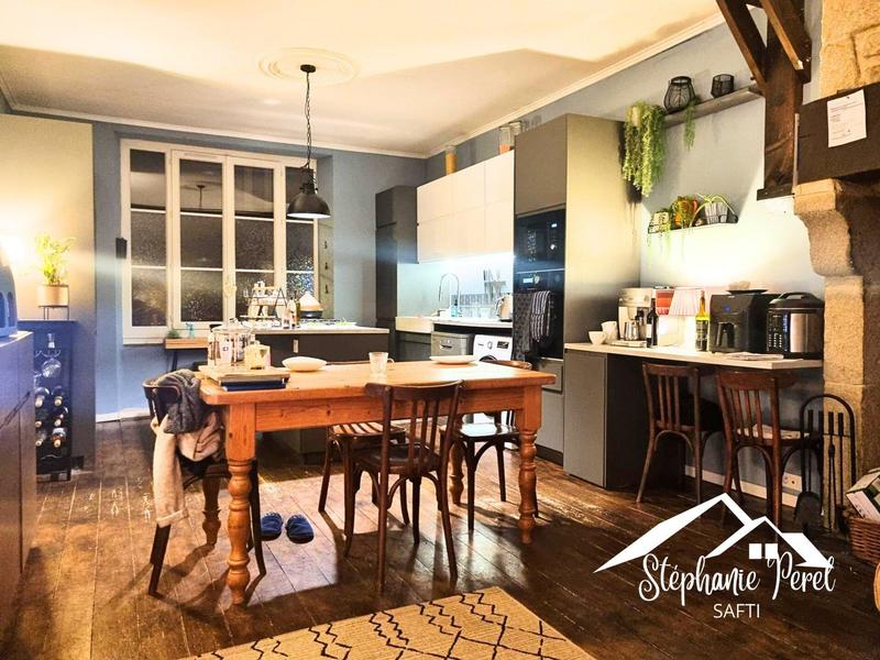 Maison - 220 m² - 7 pièces