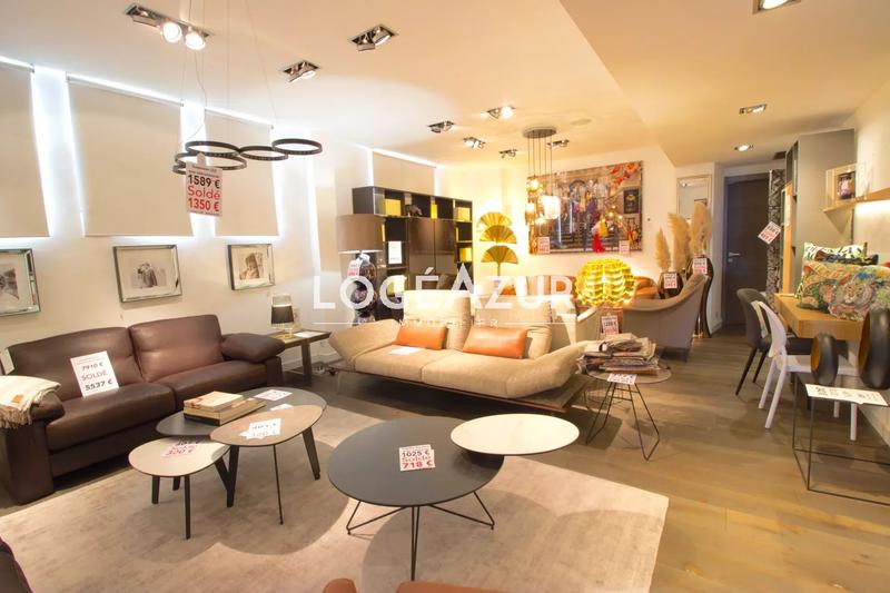 Local commercial - 228 m² - 6 pièces