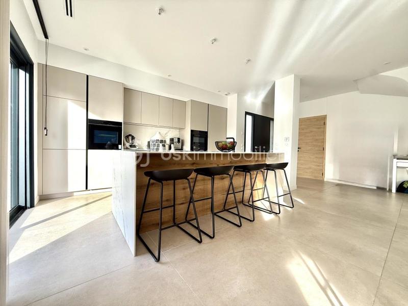 Maison - 568 m² - 5 pièces