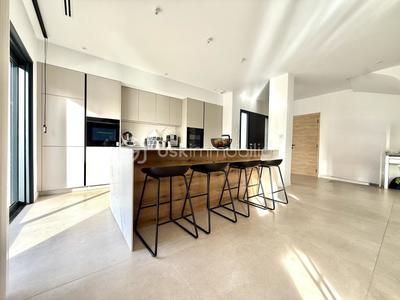 Maison - 568 m² - 5 pièces