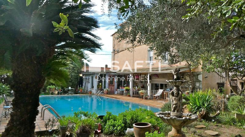 Maison - 230 m² - 5 pièces