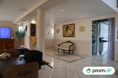 Maison contemporaine - 221 m² - 6 pièces