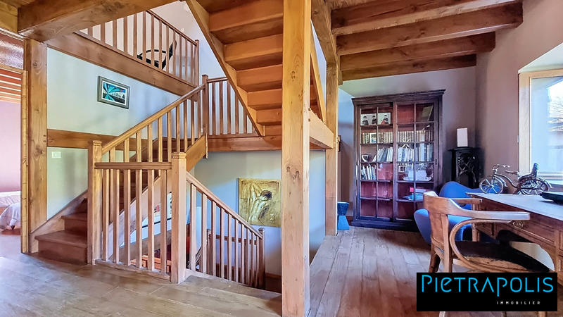 Maison - 220 m² - 6 pièces