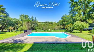 Maison - 210 m² - 7 pièces