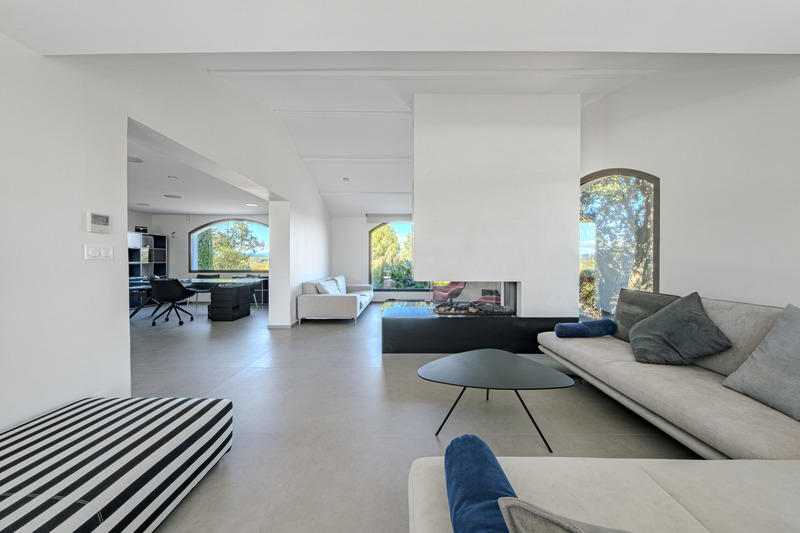 Maison - 335 m² - 8 pièces