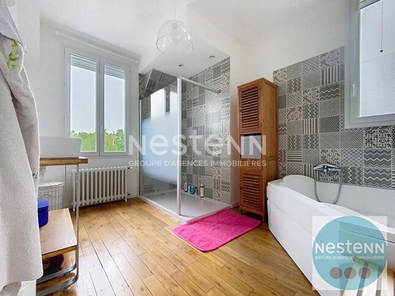 Maison - 200 m² - 8 pièces