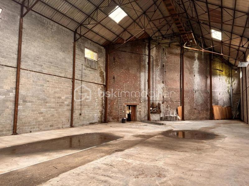 Immeuble - 2 120 m² - 65 pièces