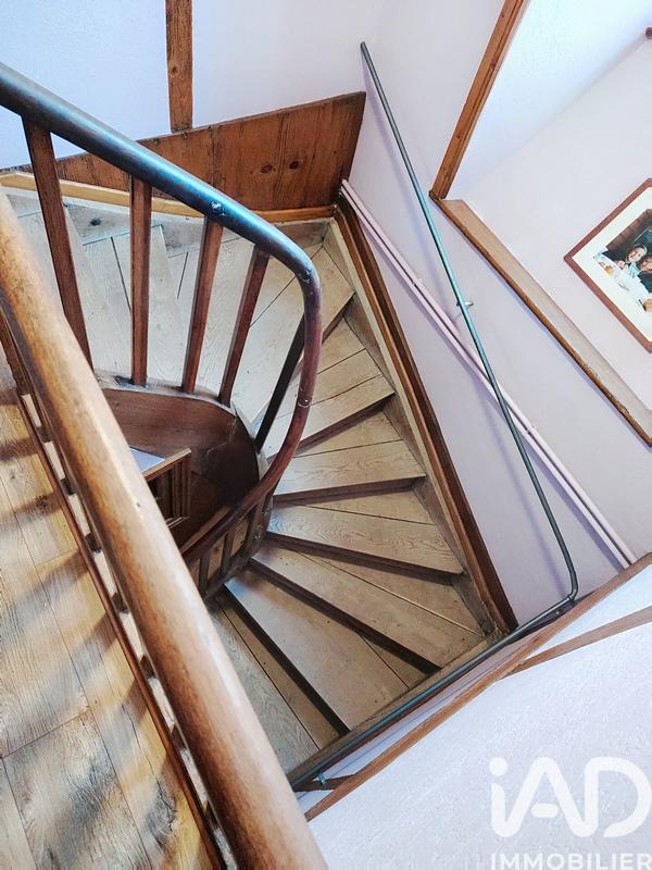 Maison - 335 m² - 13 pièces