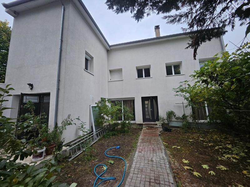 Maison - 195 m² - 7 pièces