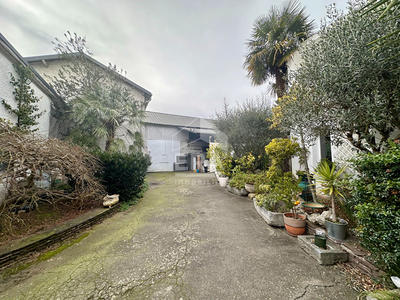 Maison - 364 m² - 6 pièces