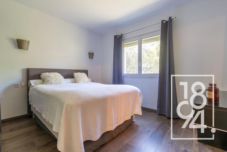 Maison - 385 m² - 6 pièces