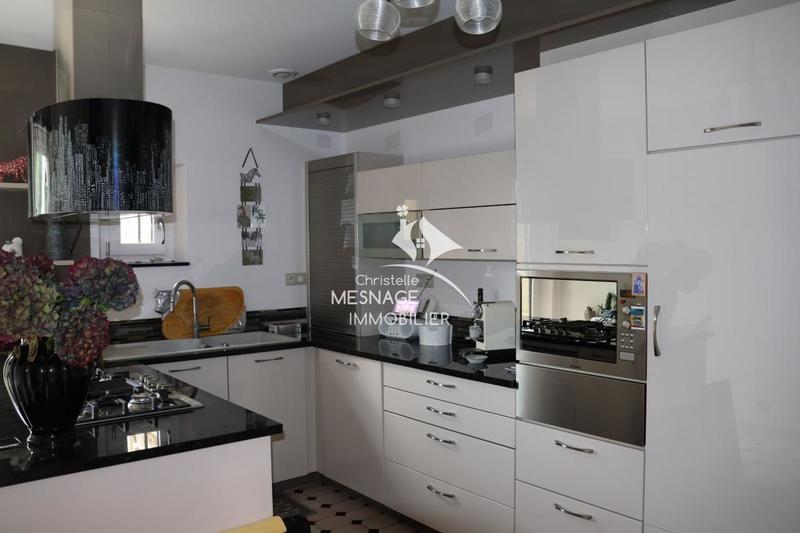 Maison en pierre - 211 m² - 8 pièces