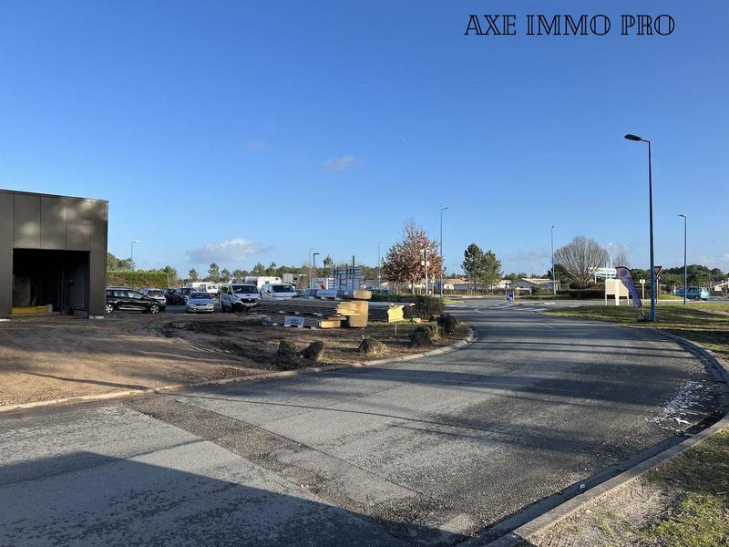 Local commercial - 1 266 m² - 3 pièces