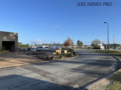 Local commercial - 1 266 m² - 3 pièces