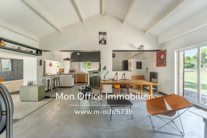 Villa - 240 m² - 5 pièces