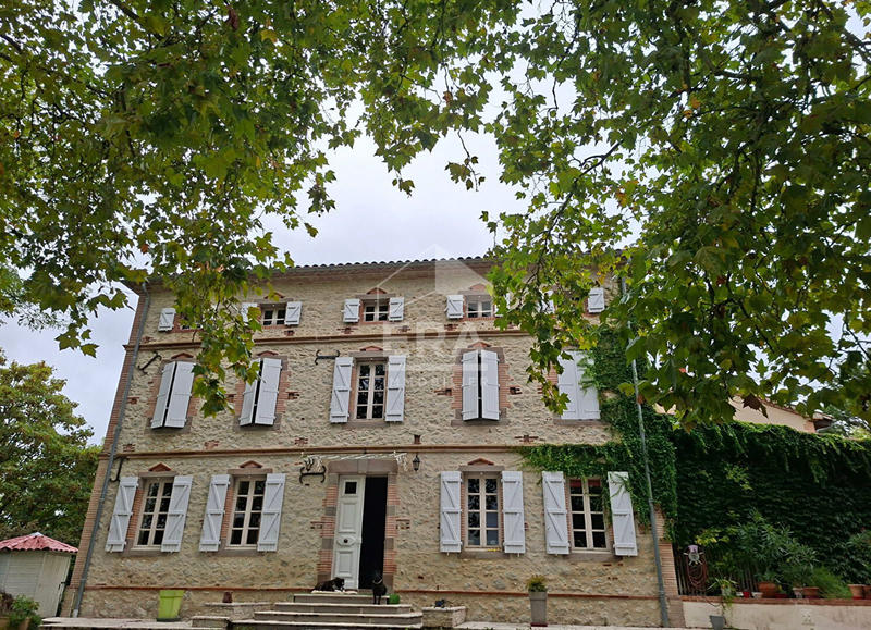 Maison - 440 m² - 7 pièces