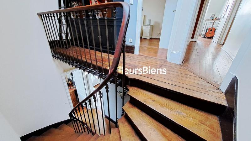 Maison - 320 m² - 10 pièces