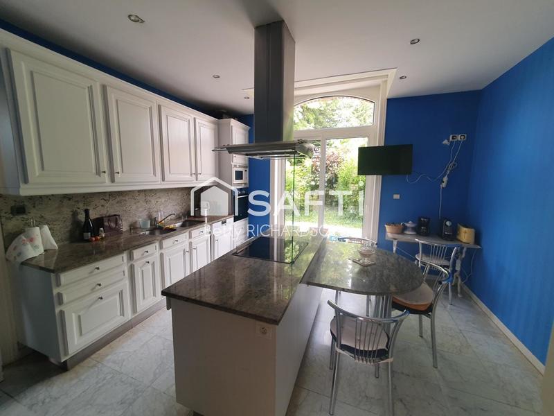 Maison de maîtres - 232 m² - 11 pièces