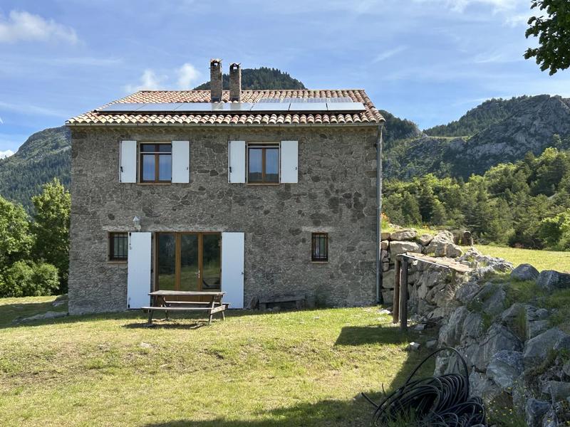 Maison - 195 m² - 8 pièces