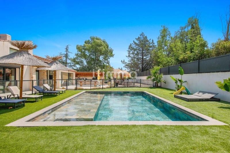 Maison - 270 m² - 6 pièces