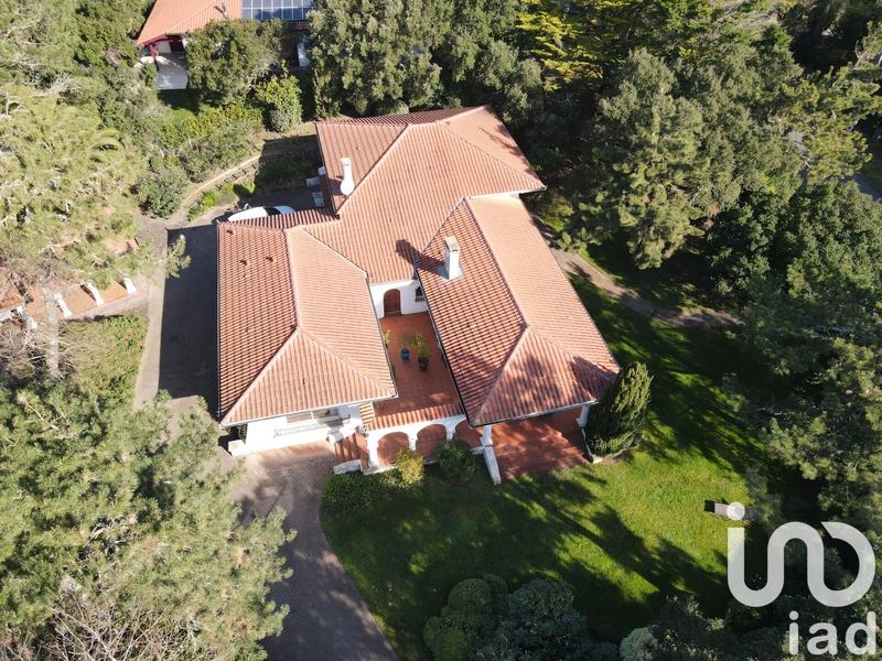 Maison - 290 m² - 12 pièces