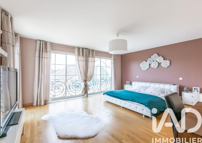 Maison - 1 m² - 15 pièces