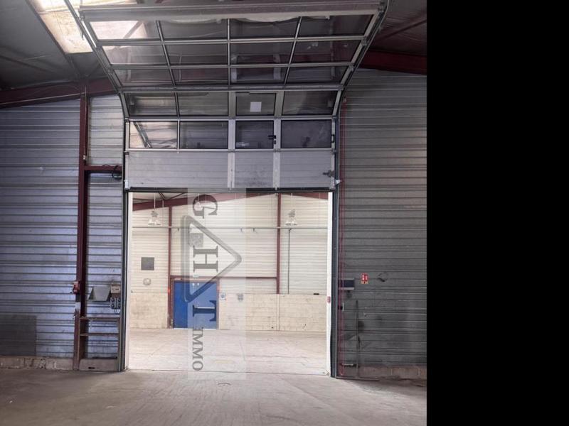 Entrepôt - 1 100 m²