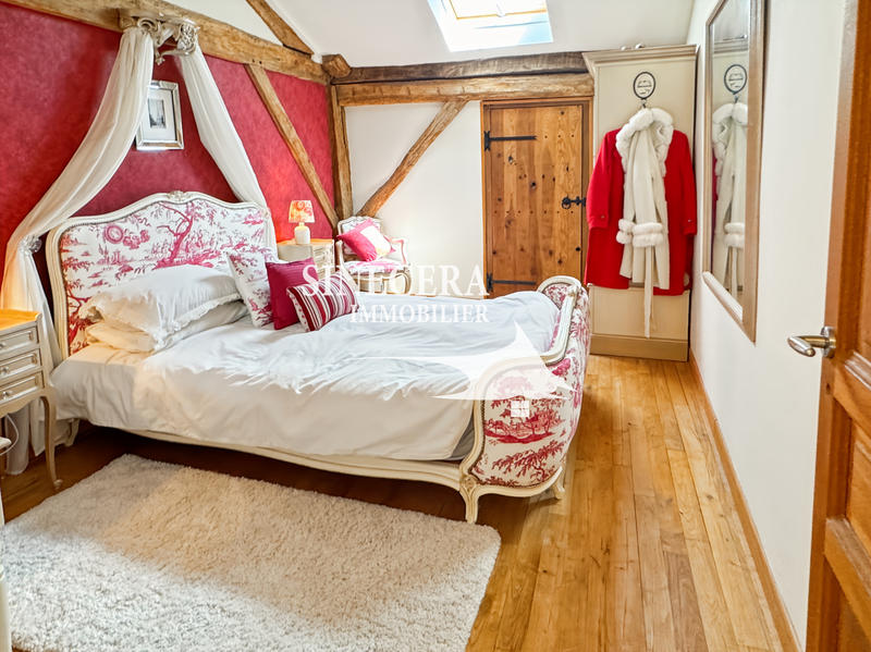 Maison - 232 m² - 8 pièces