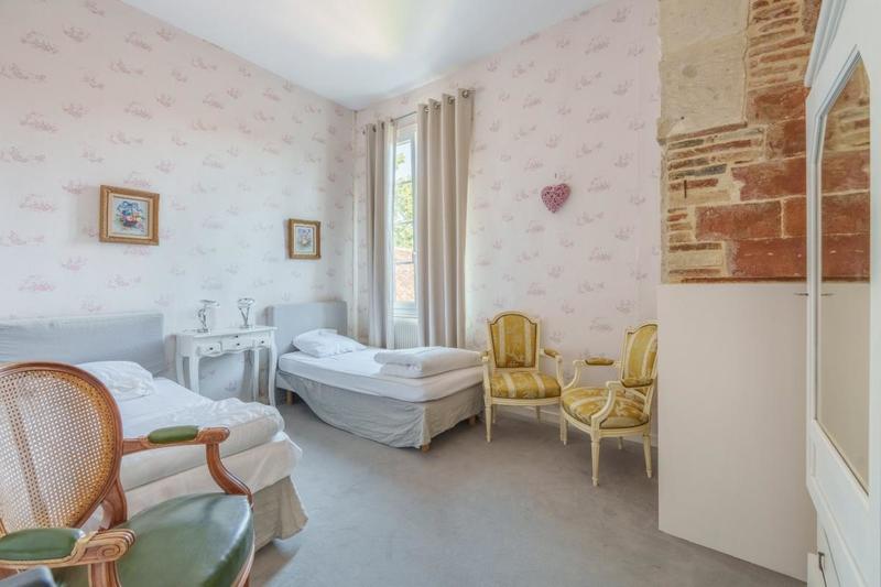 Demeure - 250 m² - 10 pièces