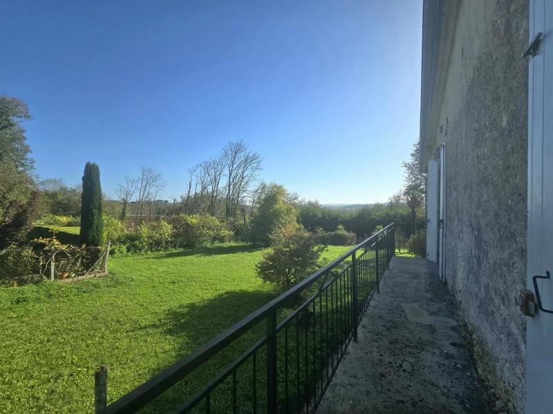 Propriété - 336 m² - 10 pièces