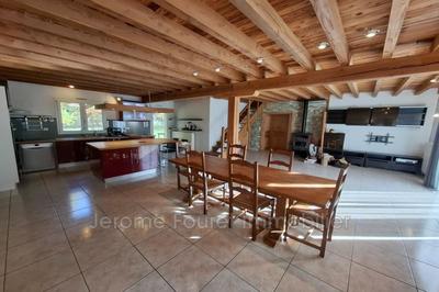 Maison traditionnelle - 147 m² - 6 pièces