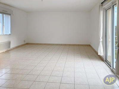Appartement - 82 m² - 3 pièces